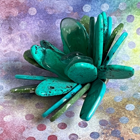 VINTAGE ARTISAN  Brooch Lucite Petal Flower - Picture 2 of 4